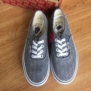 Vans Women’s size 6.5, Men’s 5 NEVER WORN WITH TAG